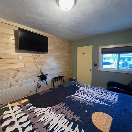 Cedars Motel Saint Ignace Exterior photo