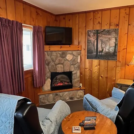 Cedars Motel Saint Ignace Room photo