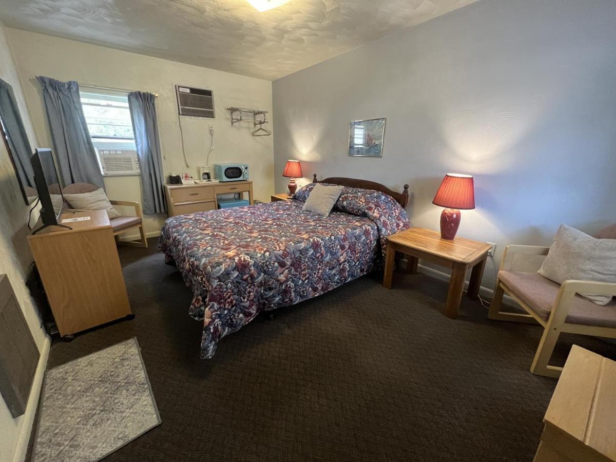 Cedars Motel Saint Ignace