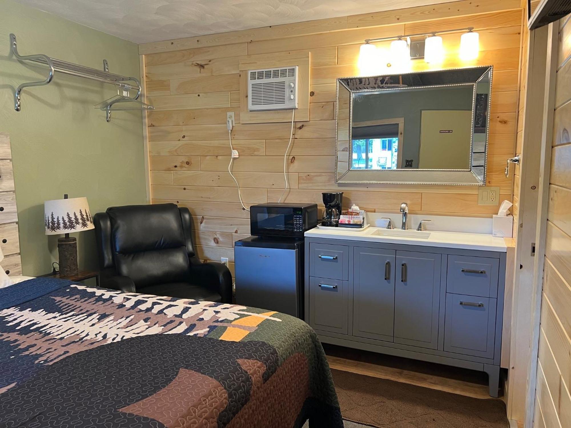 Cedars Motel